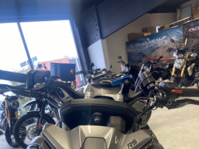 TRIUMPH STREET TRIPLE 765 RS 4