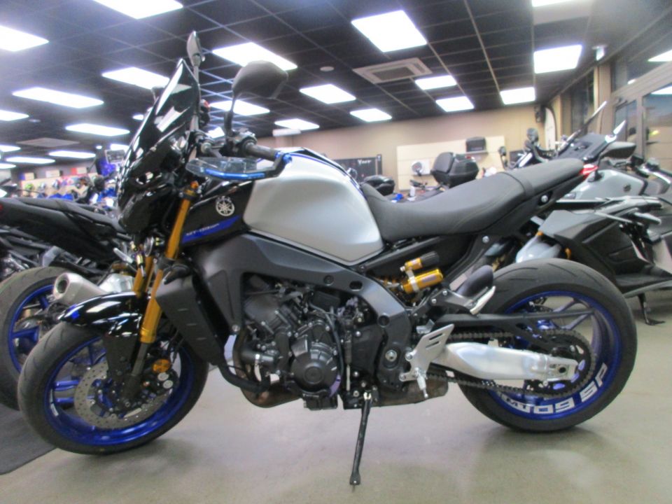 YAMAHA MT-09 SP 4