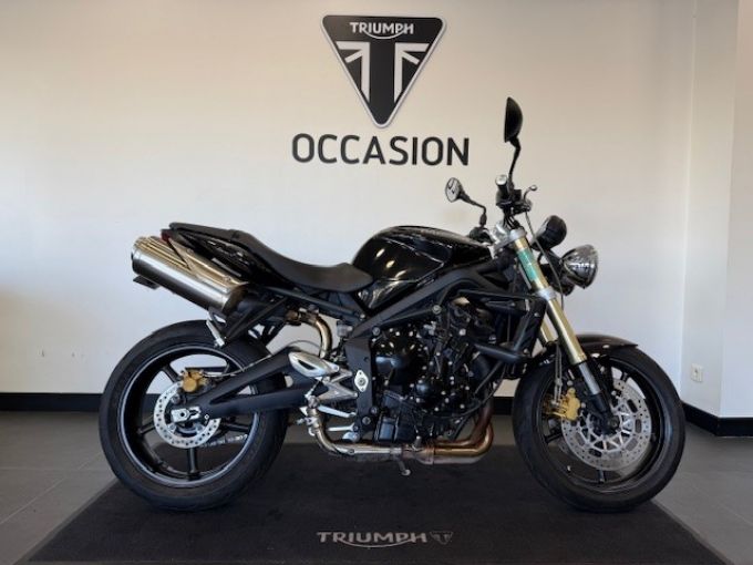 TRIUMPH STREET TRIPLE 675 4