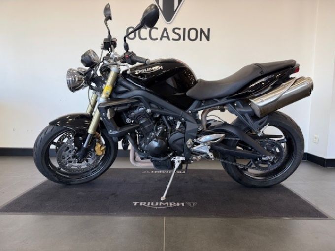 TRIUMPH STREET TRIPLE 675 4
