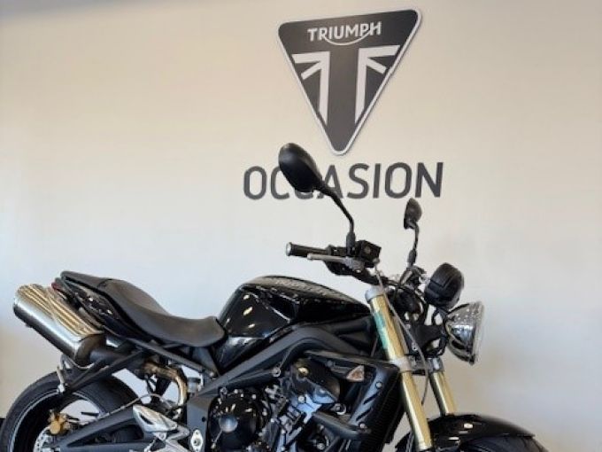 TRIUMPH STREET TRIPLE 675 4