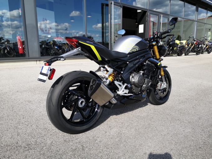 TRIUMPH SPEED TRIPLE 1200 RS 4
