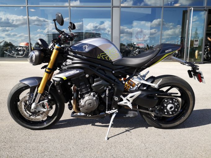 TRIUMPH SPEED TRIPLE 1200 RS 4