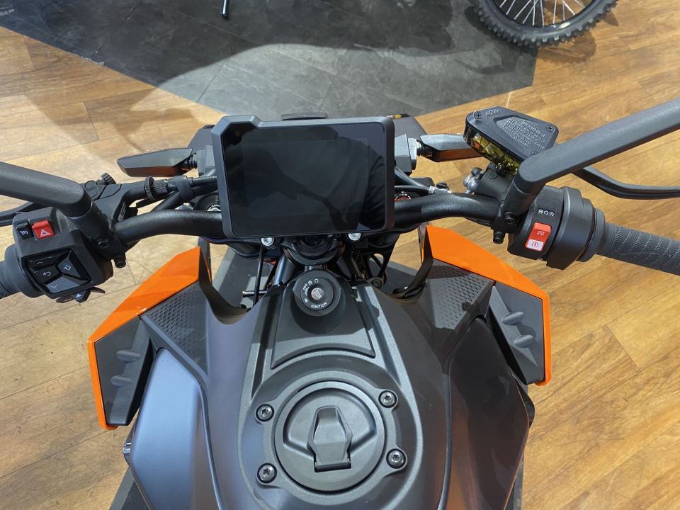 KTM 990 DUKE 4