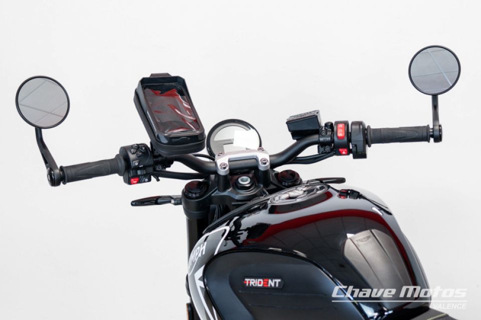 TRIUMPH TRIDENT 660 4