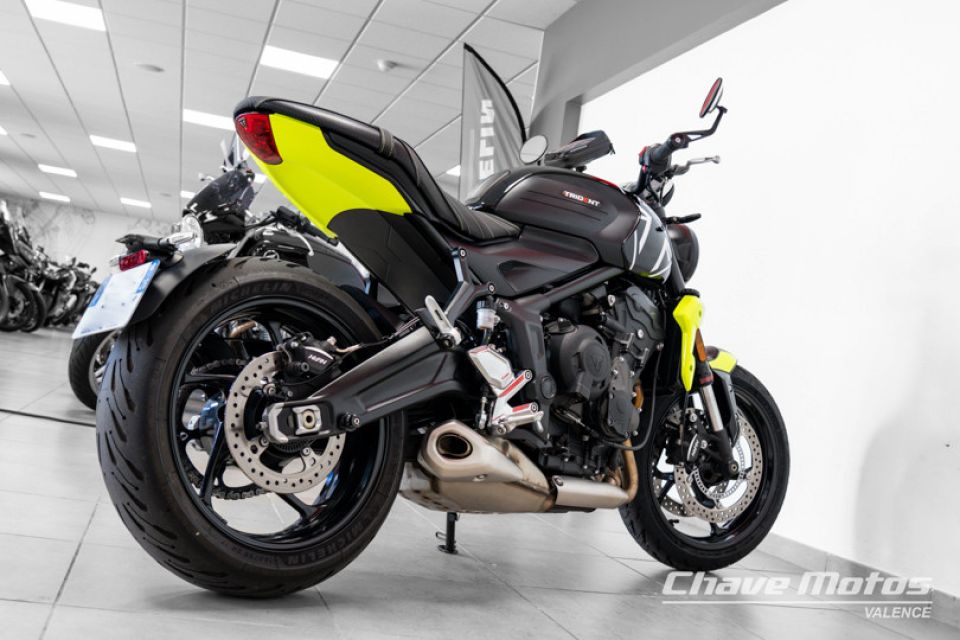 TRIUMPH TRIDENT 660 4