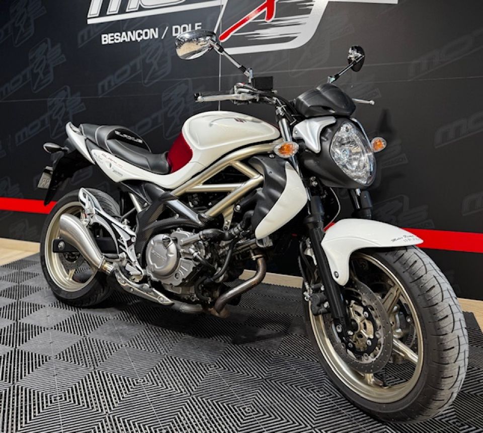 SUZUKI GLADIUS 650 4