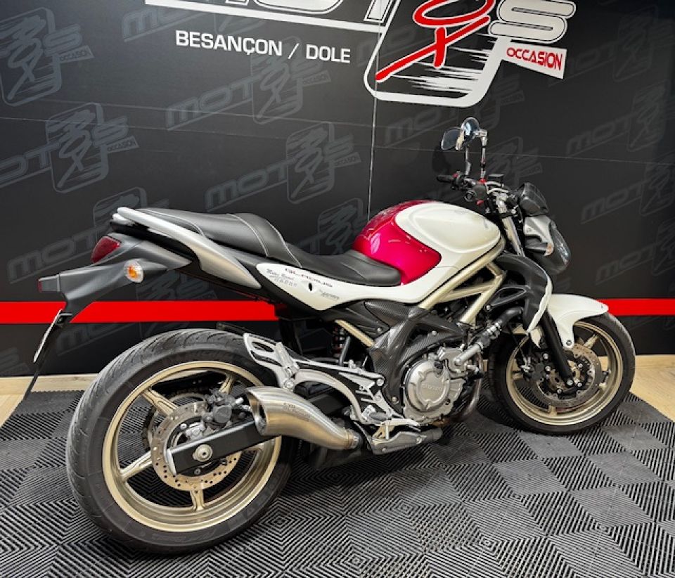 SUZUKI GLADIUS 650 4