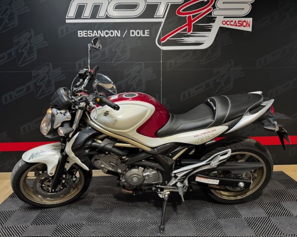 SUZUKI GLADIUS 650 4