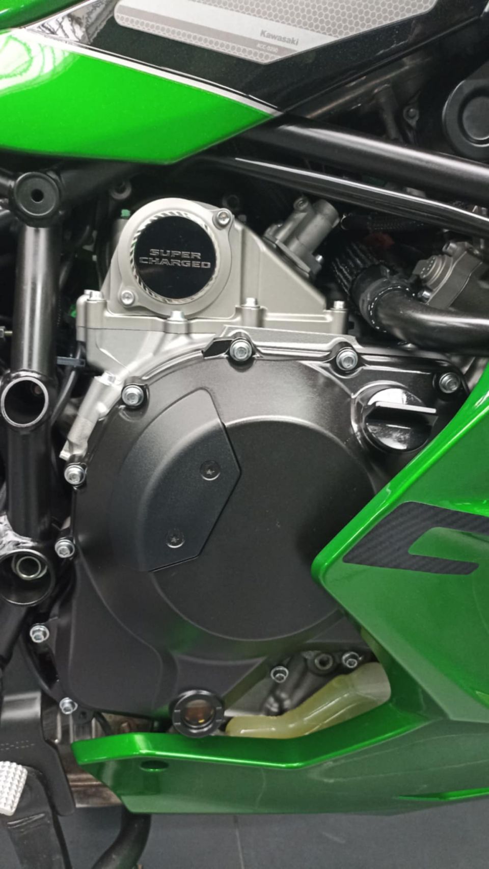 KAWASAKI Ninja H2 SX SE 4