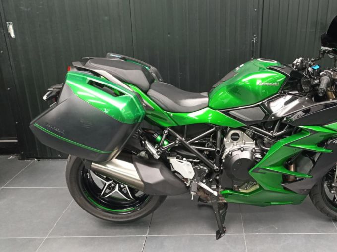 KAWASAKI Ninja H2 SX SE 4