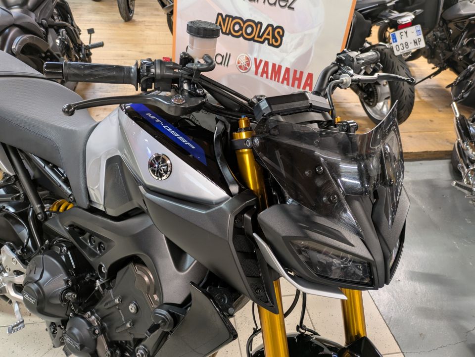 YAMAHA MT-09 SP 4