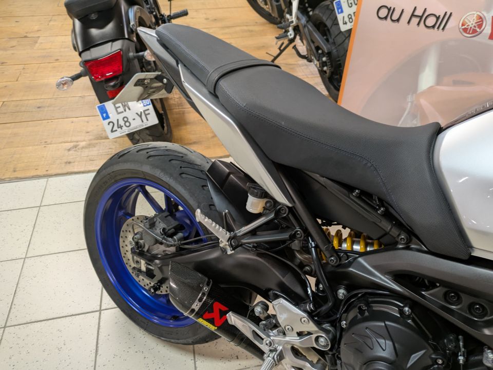 YAMAHA MT-09 SP 4