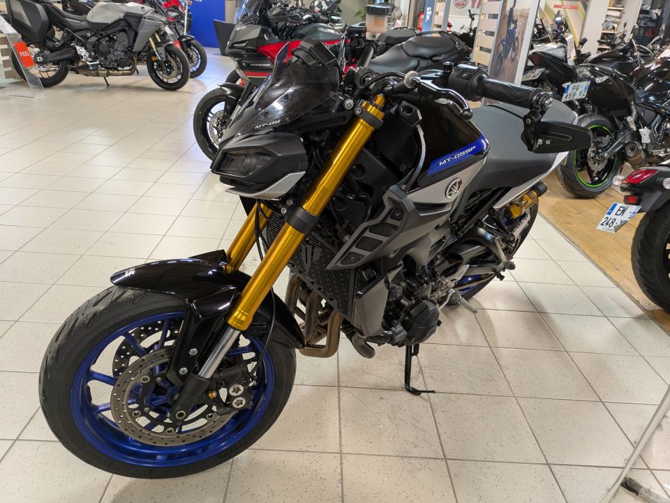YAMAHA MT-09 SP 4