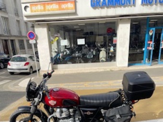 ROYAL ENFIELD INTERCEPTOR 4