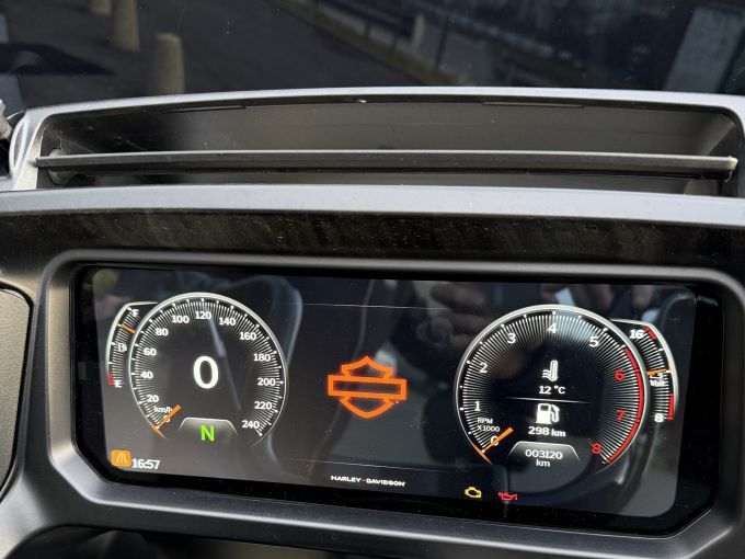 HARLEY-DAVIDSON TOURING ROAD GLIDE 1923 4