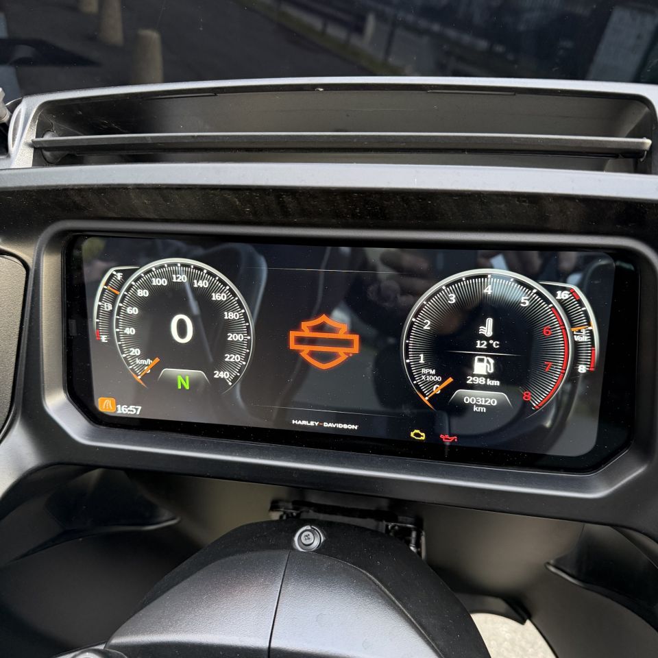 HARLEY-DAVIDSON TOURING ROAD GLIDE 1923 4