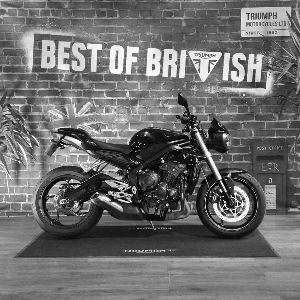 TRIUMPH STREET TRIPLE 660 S A2 4