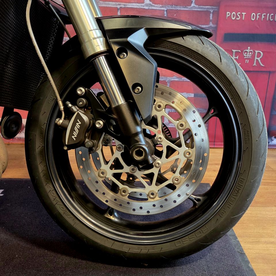 TRIUMPH STREET TRIPLE 660 S A2 4