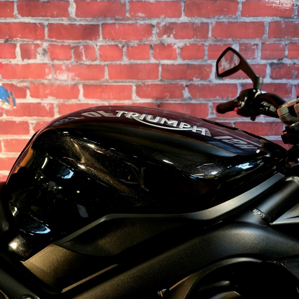 TRIUMPH STREET TRIPLE 660 S A2 4