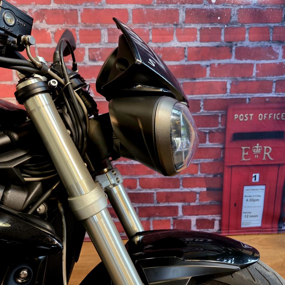 TRIUMPH STREET TRIPLE 660 S A2 4