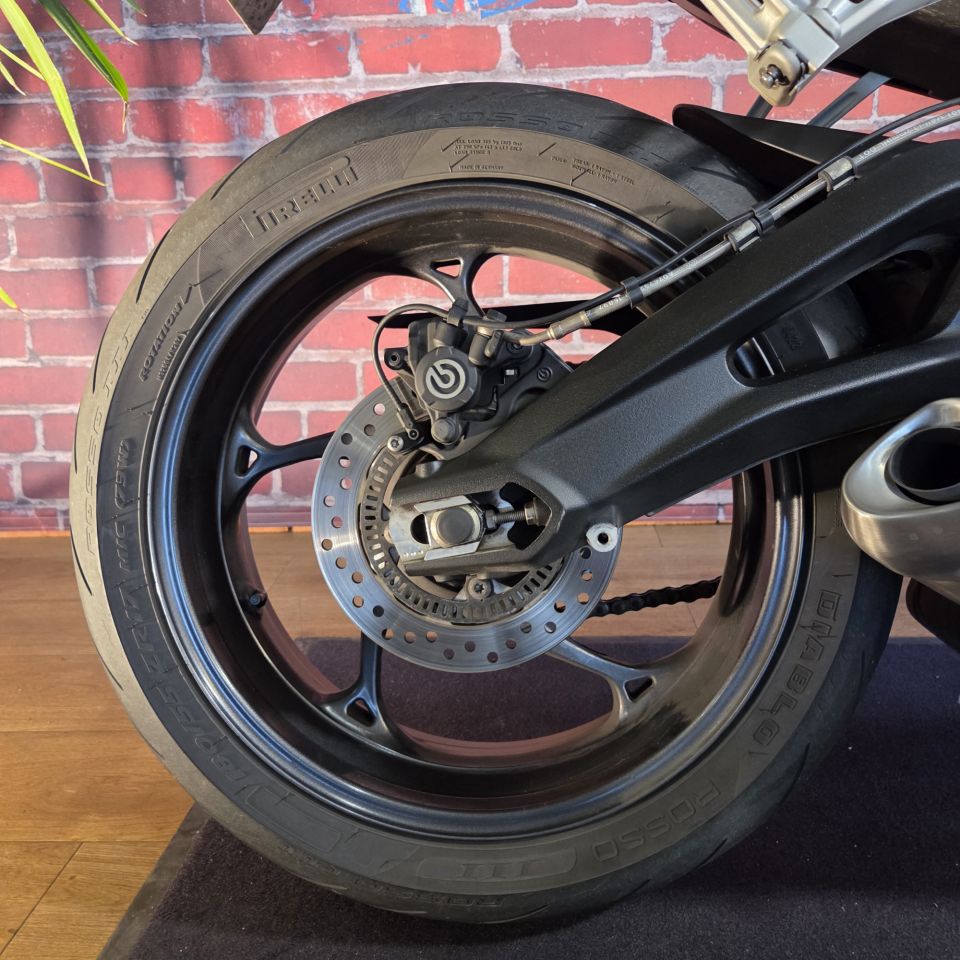 TRIUMPH STREET TRIPLE 660 S A2 4