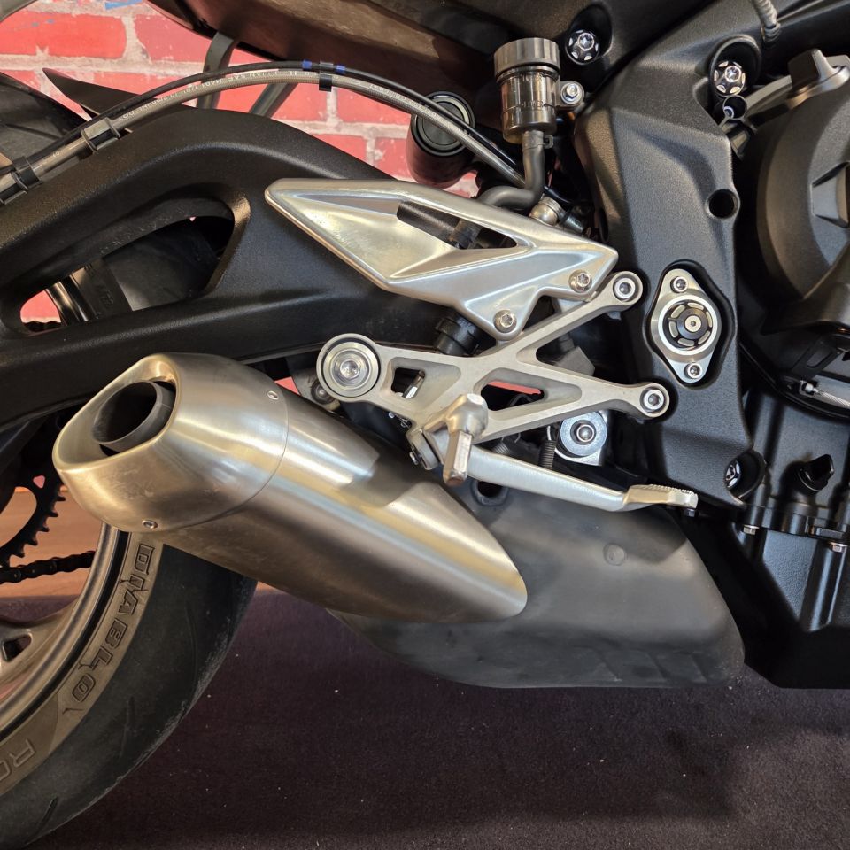 TRIUMPH STREET TRIPLE 660 S A2 4