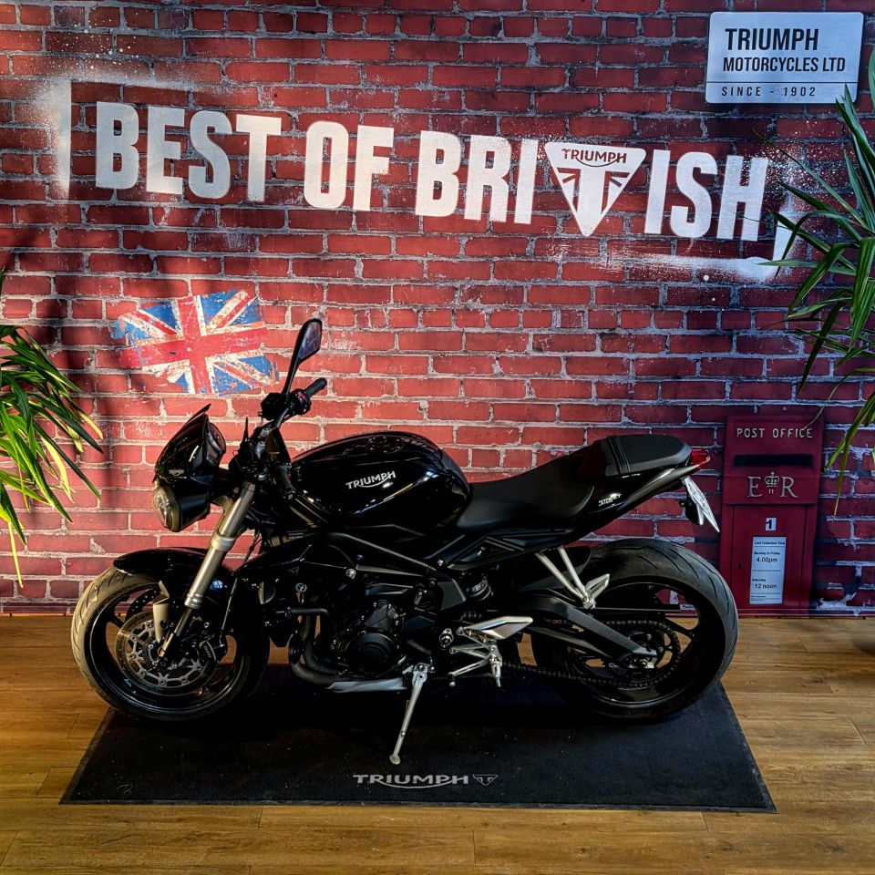 TRIUMPH STREET TRIPLE 660 S A2 4