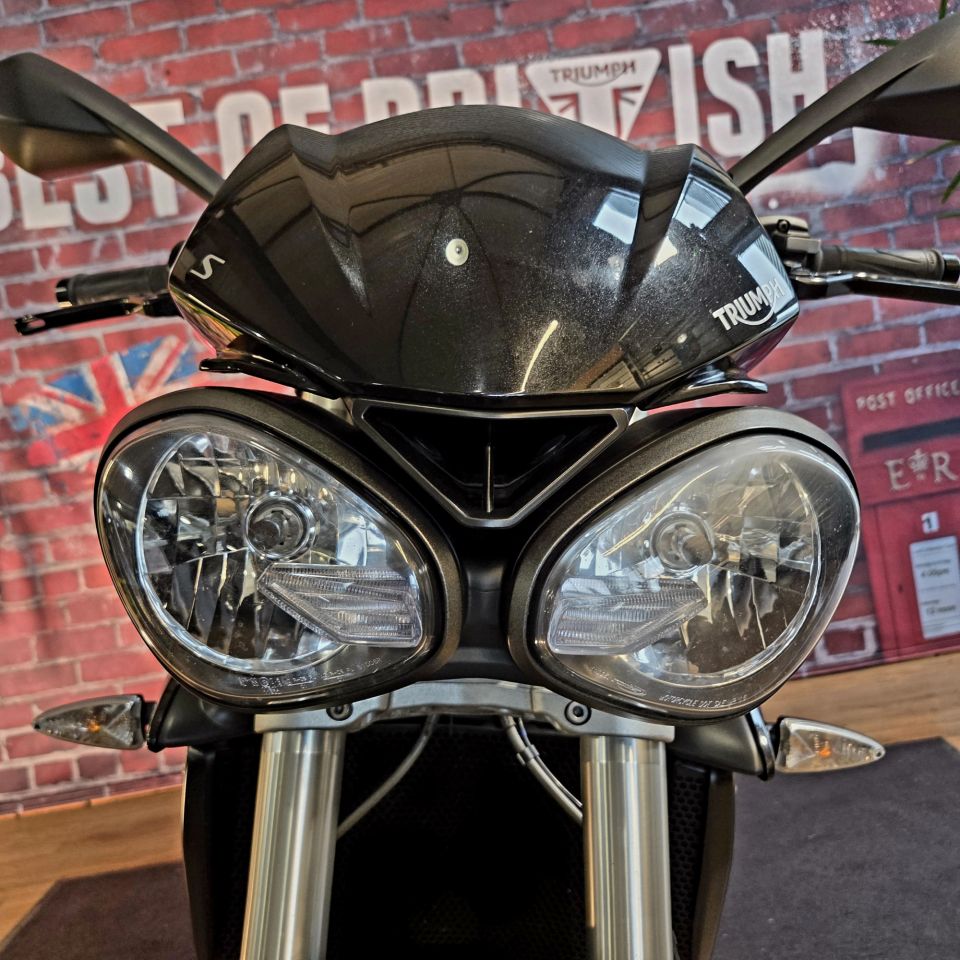 TRIUMPH STREET TRIPLE 660 S A2 4