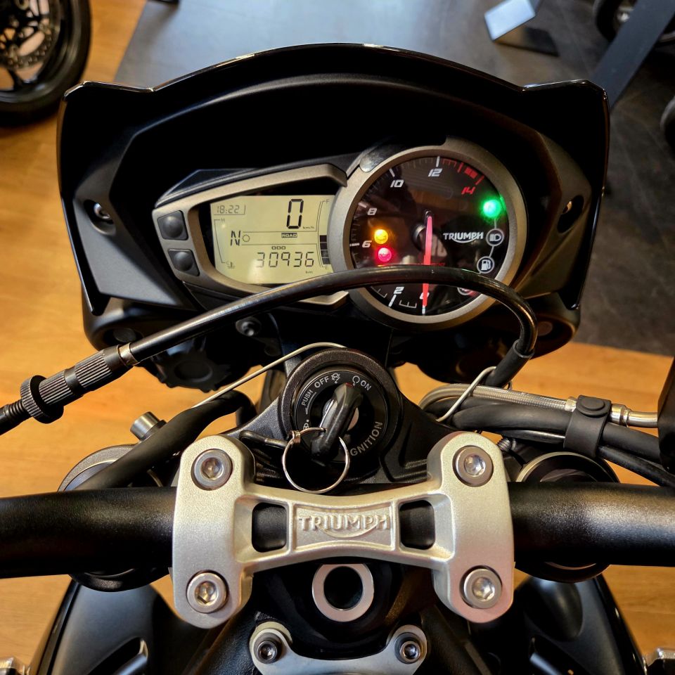 TRIUMPH STREET TRIPLE 660 S A2 4