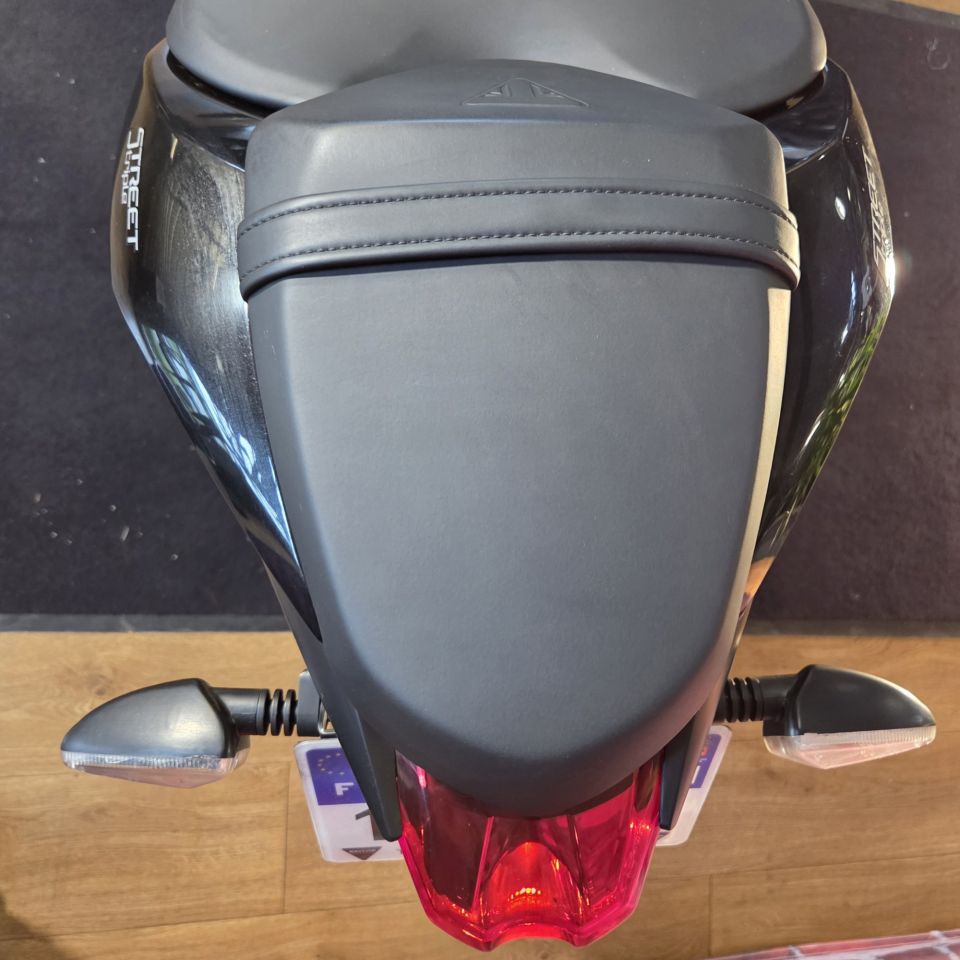 TRIUMPH STREET TRIPLE 660 S A2 4