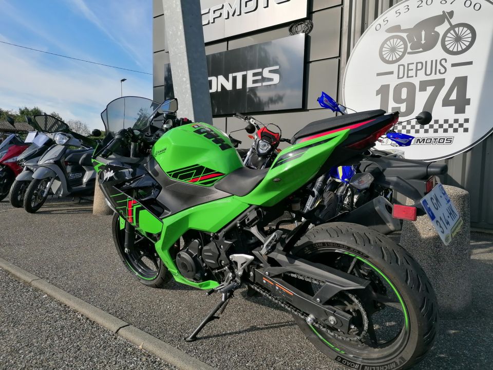KAWASAKI NINJA 400 4