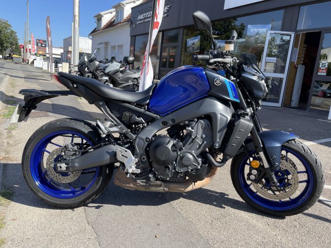 YAMAHA MT-09 4