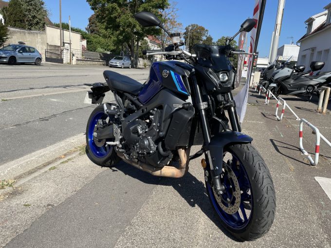 YAMAHA MT-09 4
