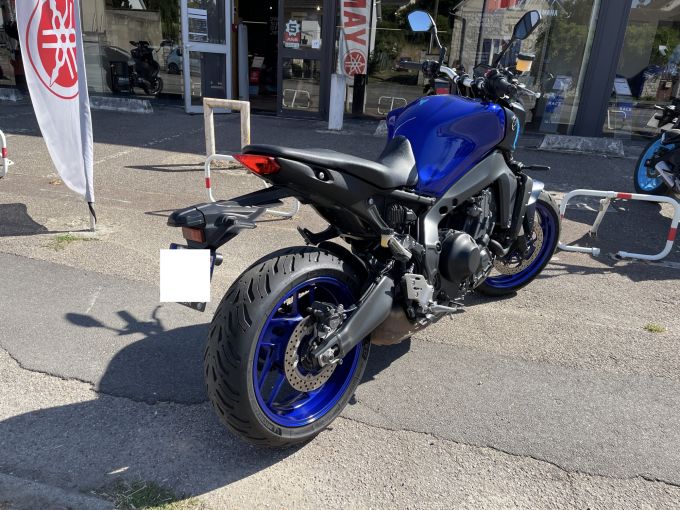 YAMAHA MT-09 4