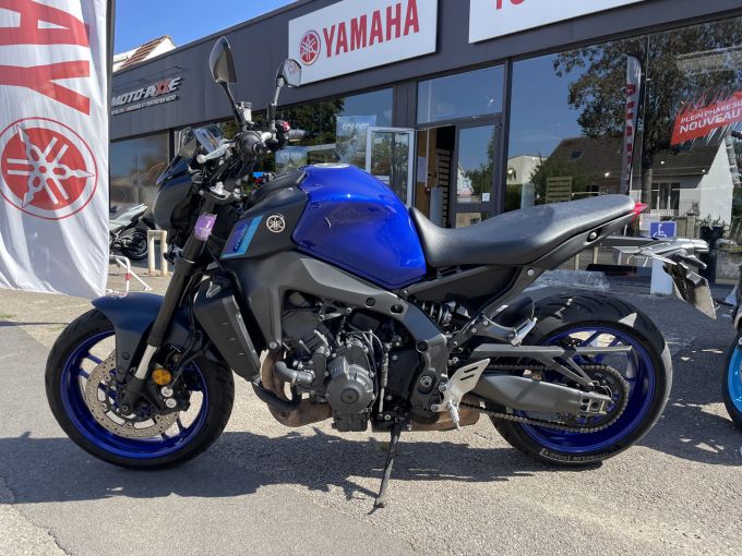 YAMAHA MT-09 4