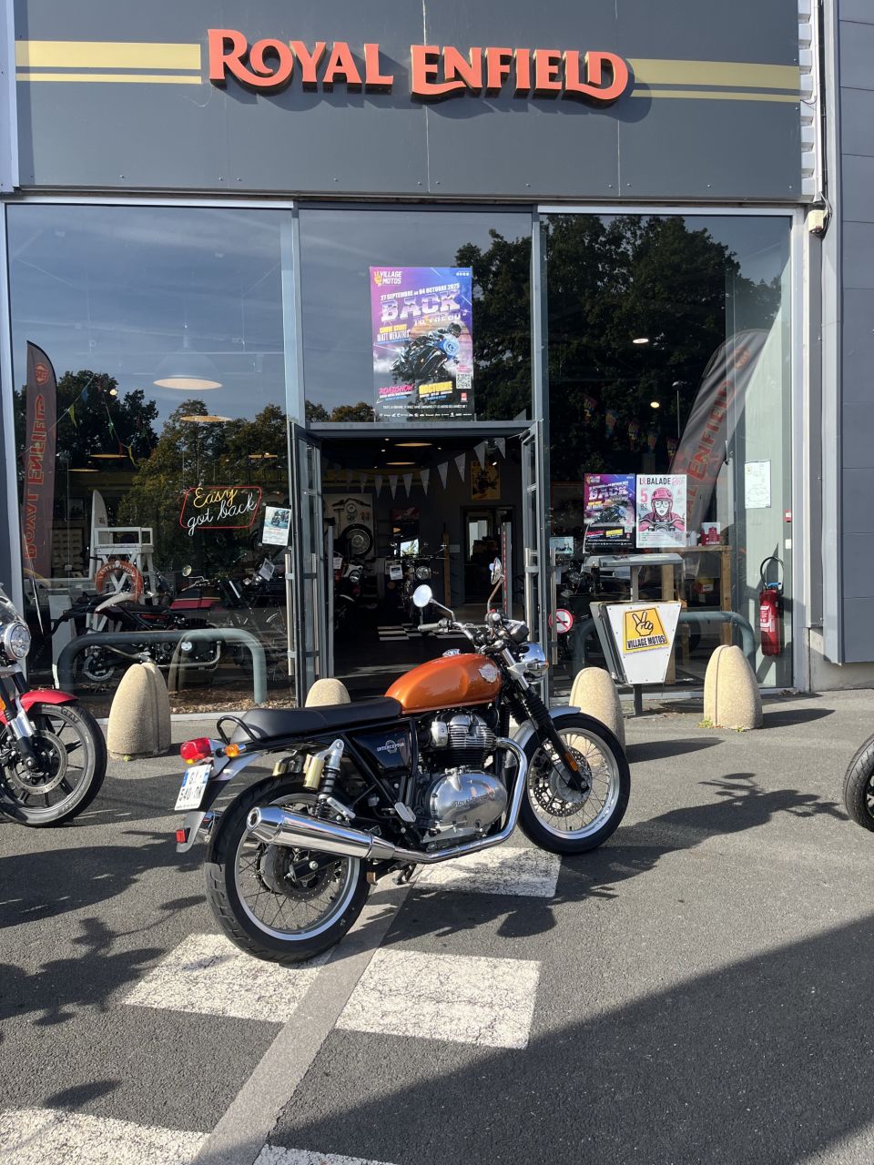 ROYAL ENFIELD INTERCEPTOR 4