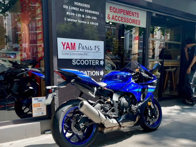 YAMAHA YZF 1000 R1 4