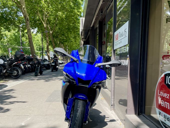 YAMAHA YZF 1000 R1 4
