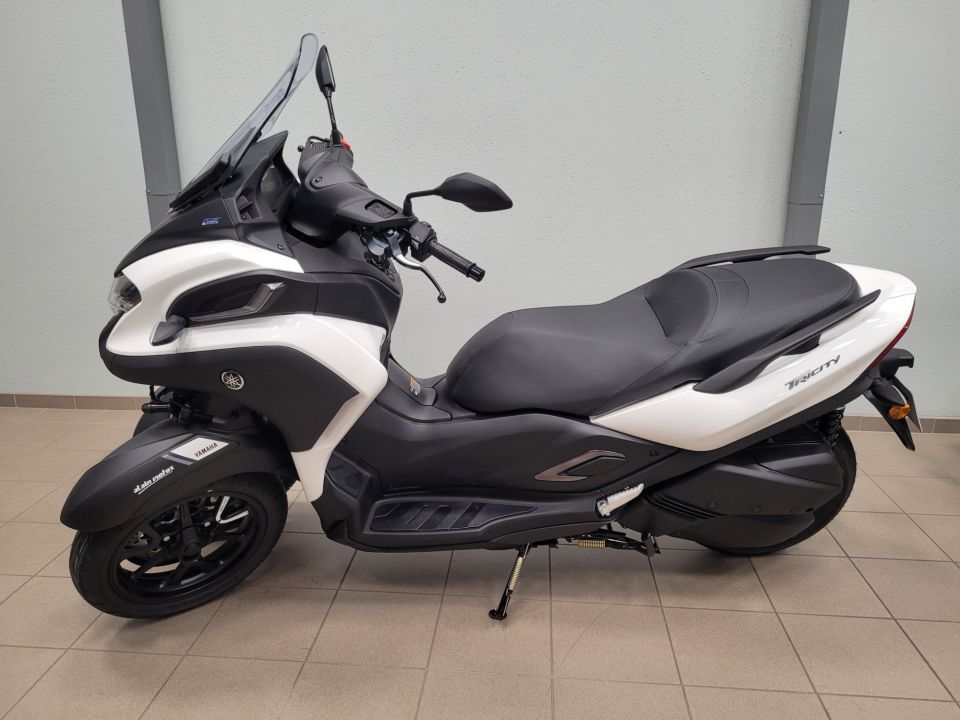 YAMAHA TRICITY 300 4