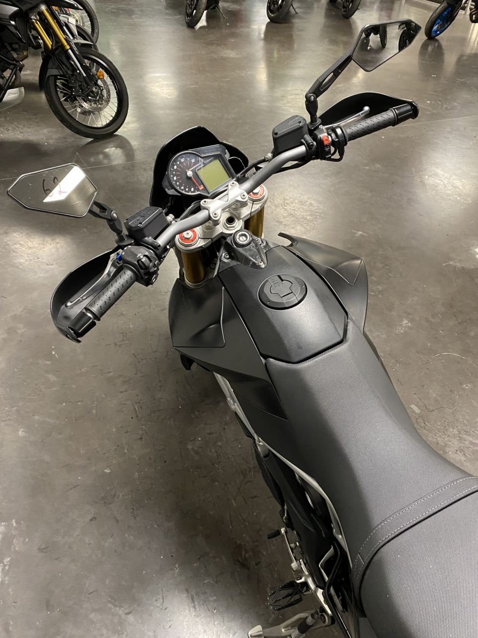 APRILIA DORSODURO 750 ABS 4