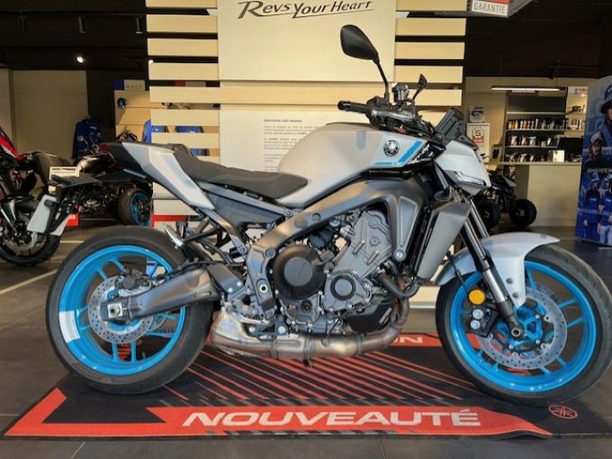 YAMAHA MT-09 4
