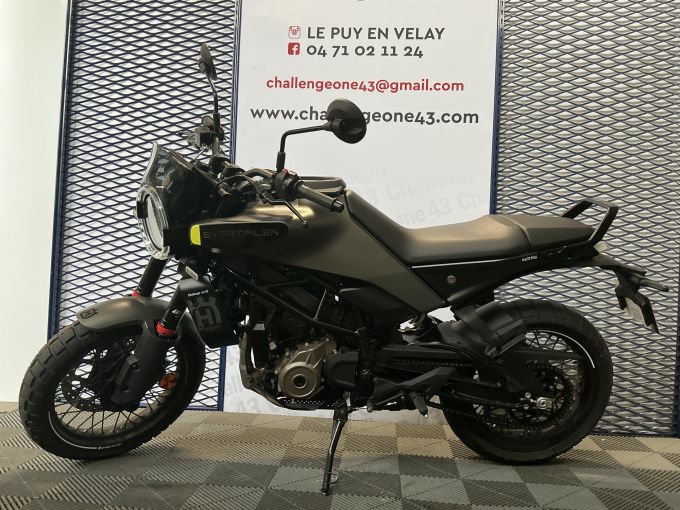 HUSQVARNA SVARTPILEN 125 ABS 4