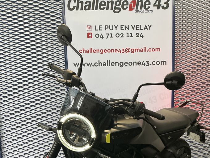 HUSQVARNA SVARTPILEN 125 ABS 4
