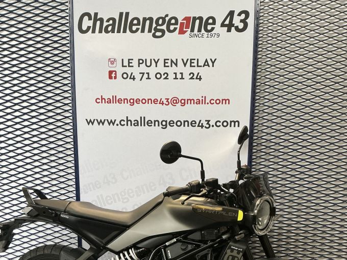 HUSQVARNA SVARTPILEN 125 ABS 4