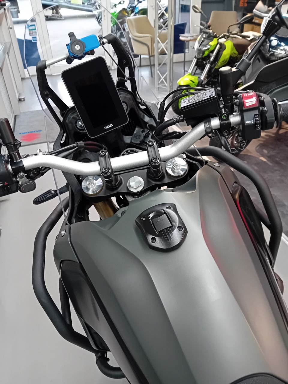 YAMAHA XTZ TENERE 700 4