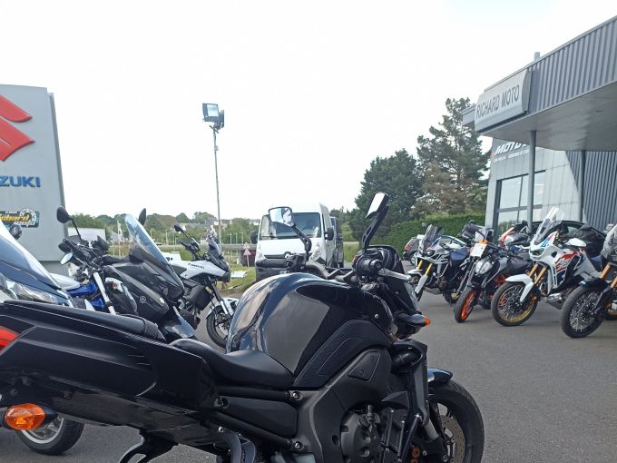 YAMAHA FZ8 4