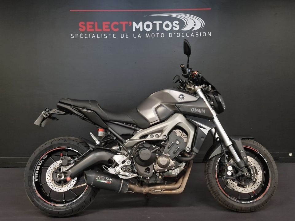 YAMAHA MT-09 4