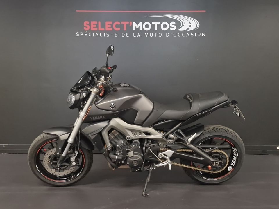 YAMAHA MT-09 4