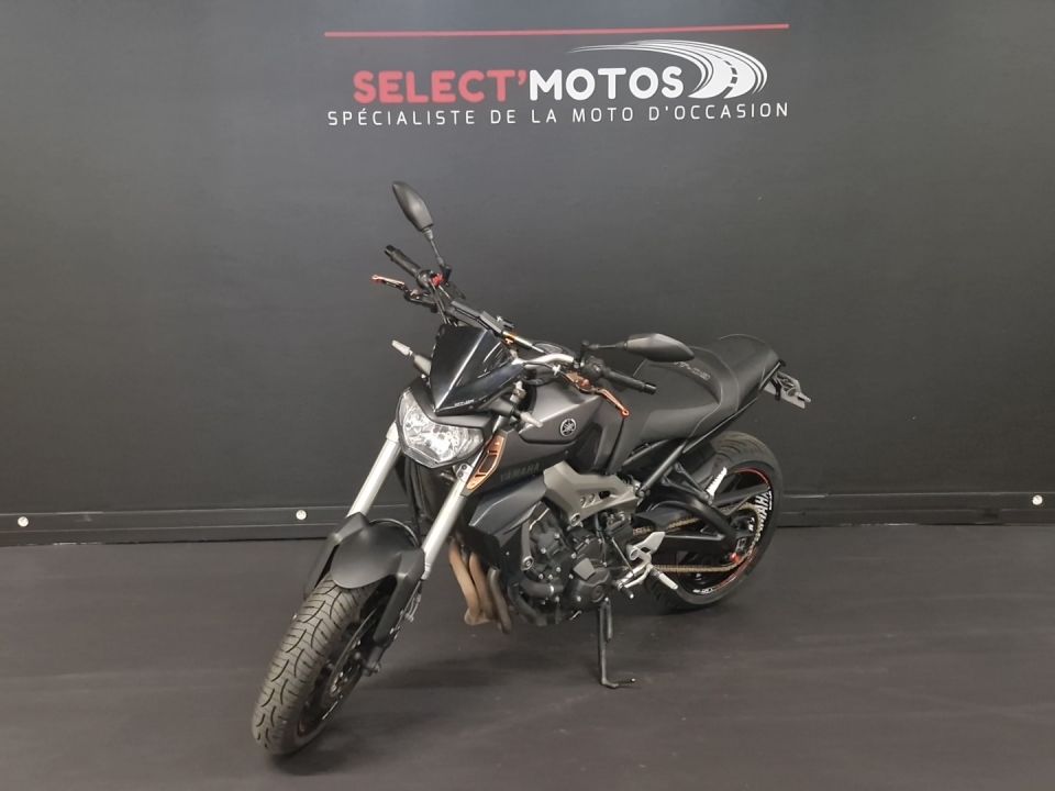 YAMAHA MT-09 4